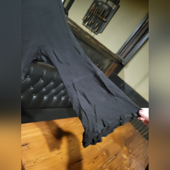 Absolutely Famous Flowy black top XL - Picture 3 of 4